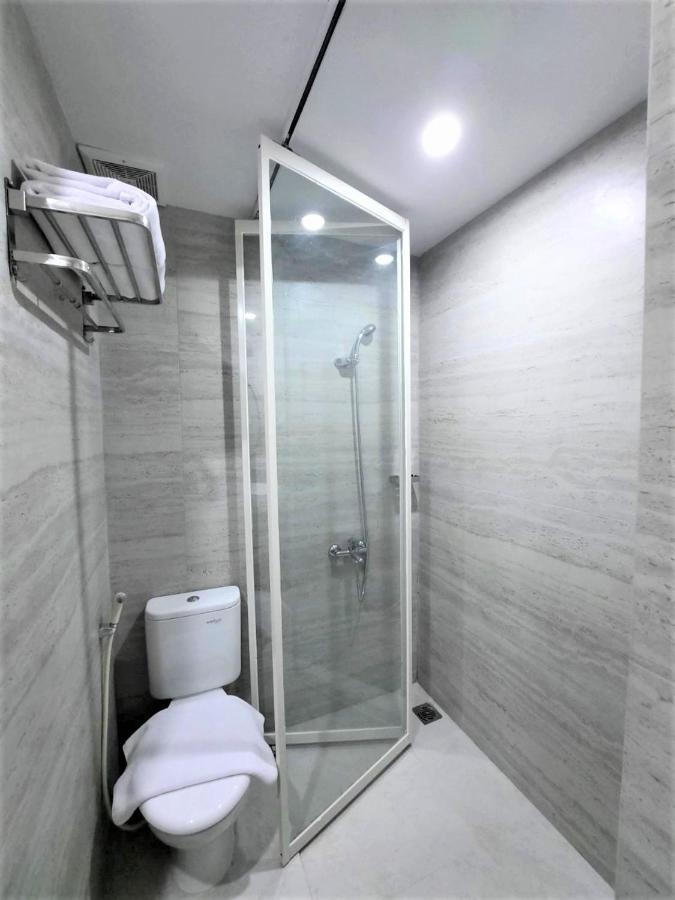 Front One King Hotel Tuban Tuban  Exterior foto
