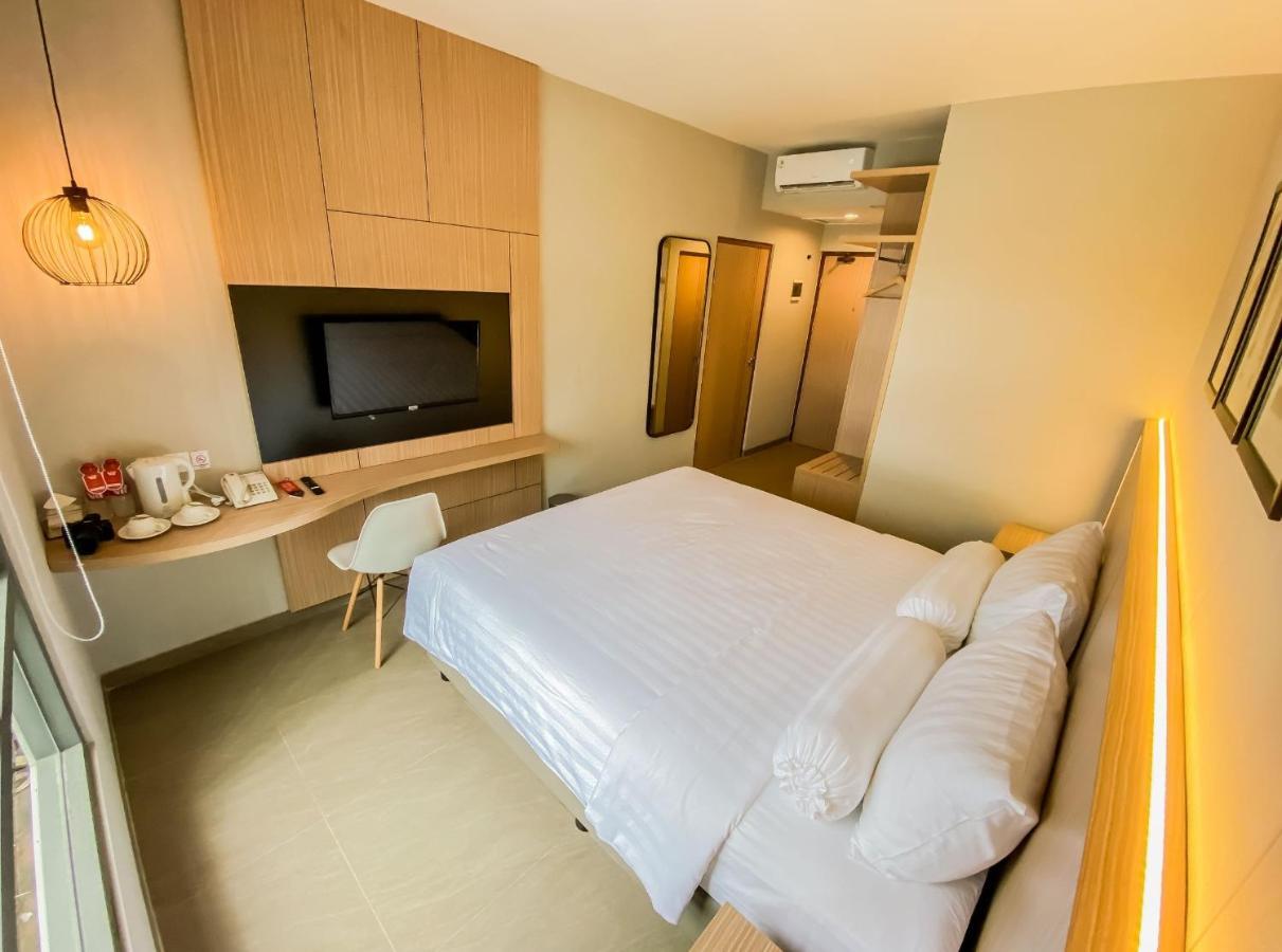 Front One King Hotel Tuban Tuban  Exterior foto