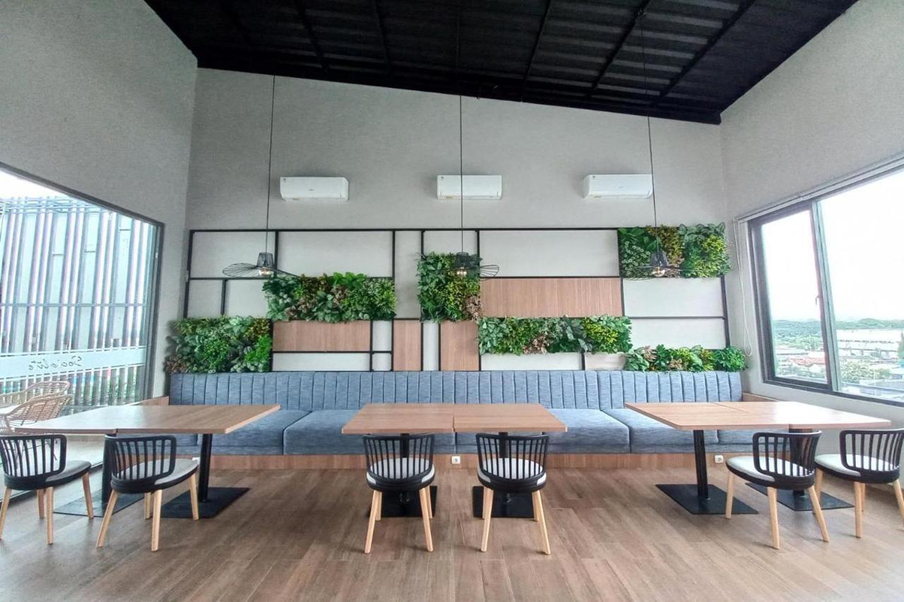 Front One King Hotel Tuban Tuban  Exterior foto